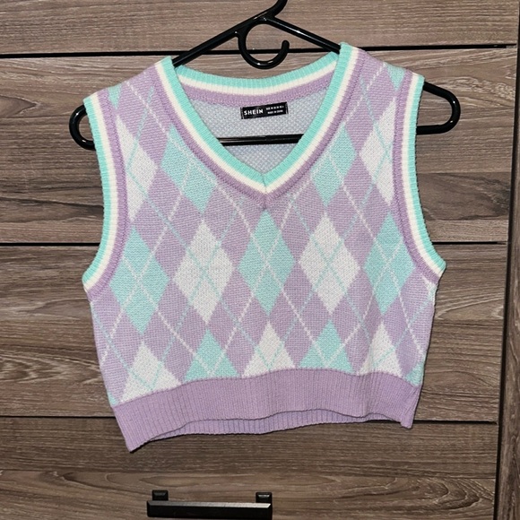 Cropped Vest - Picture 1 of 4